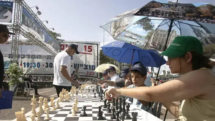 שבירת שיא גינס במשחק השחמט הסימולטני הגדול בעולם, ככר רבין, אוקטובר 2010