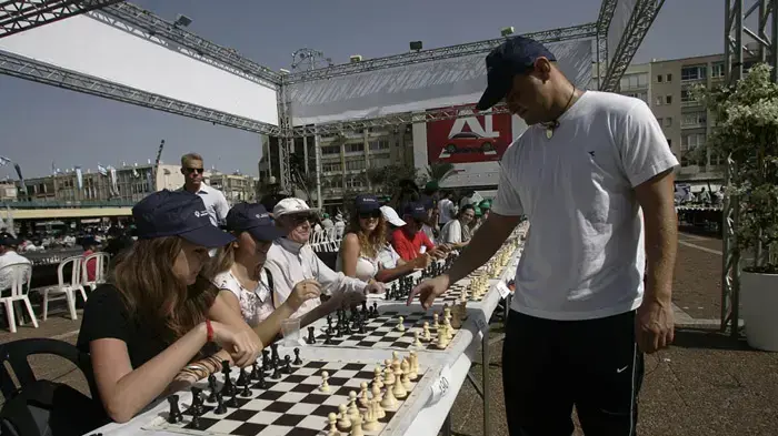 שבירת שיא גינס במשחק השחמט הסימולטני הגדול בעולם, ככר רבין, אוקטובר 2010