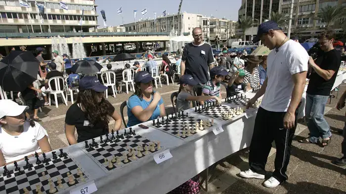 שבירת שיא גינס במשחק השחמט הסימולטני הגדול בעולם, ככר רבין, אוקטובר 2010