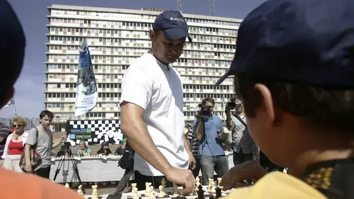 שבירת שיא גינס במשחק השחמט הסימולטני הגדול בעולם, ככר רבין, אוקטובר 2010