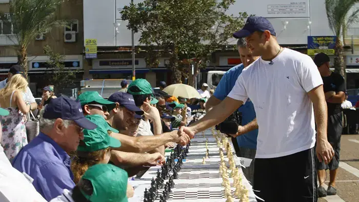 שבירת שיא גינס במשחק השחמט הסימולטני הגדול בעולם, ככר רבין, אוקטובר 2010