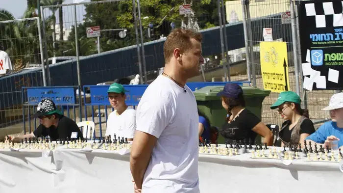 שבירת שיא גינס במשחק השחמט הסימולטני הגדול בעולם, ככר רבין, אוקטובר 2010