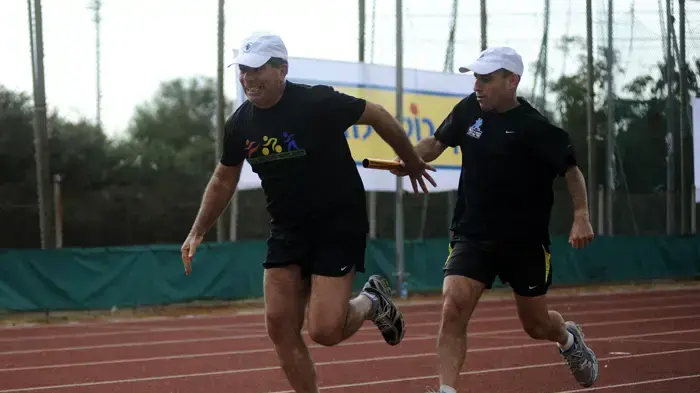 הרמטכ"ל גבי אשכנזי במירוץ שליחים באימון מיוחד במסגרת חודש הכושר והבריאות בצה"ל, אוקטובר 2010