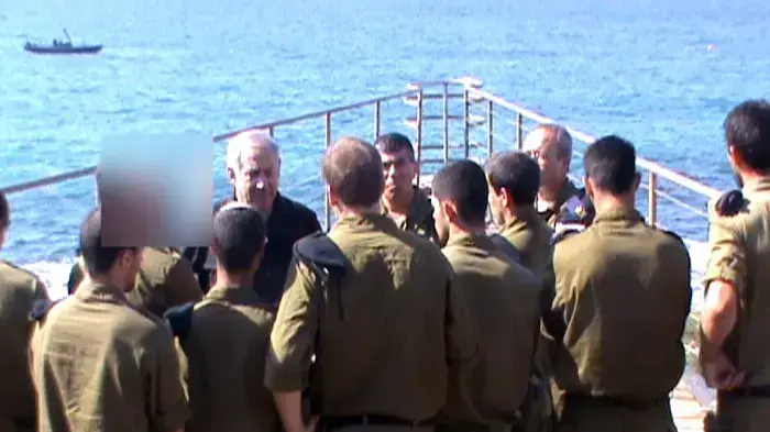 נתניהו ביקר בבסיס הקומדנו הימי ושוחח עם הלוחמים