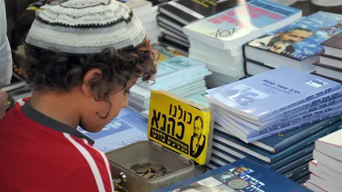 עליה לקברו של מאיר כהנא בהר המנוחות לציון עשרים שנים להירצחו, אוקטובר 2010