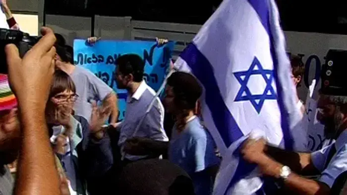 שוטרים וצעירים התעמתו על רקע הפגנת הימין
