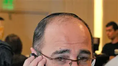 שר הדתות יעקב מרגי בחתונת בנו של שלמה בניזרי, נובמבר 2010