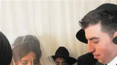 בנו של שלמה בניזרי וכלתו בחופה, נובמבר 2010