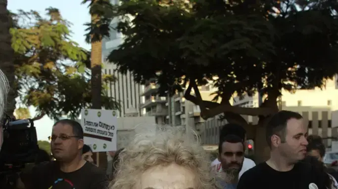 שולמית אלוני בהפגנת אנשי רוח נגד גזענות בצפת, נובמבר 2010