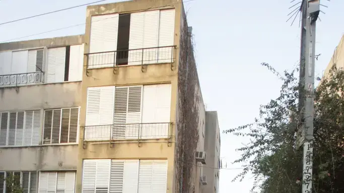 גופות הילדות מרעננה מוצאות מהדירה, נובמבר 2010
