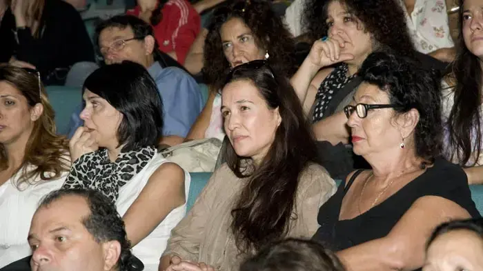 יעל אבקסיס עם פרי כפרי יעל אבקסיס עם פרי כפרי