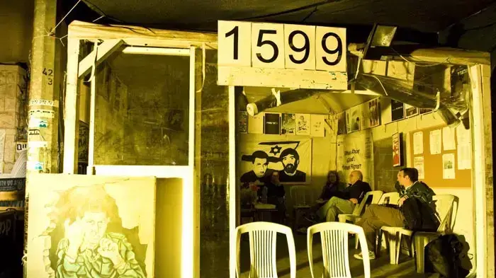 אוהל המחאה של משפחת שליט מואר לציון 1600 ימים בהם גלעד שליט בשבי, נובמבר 2010