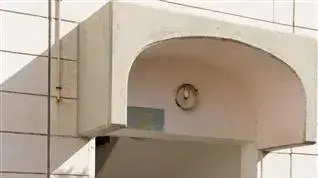 קציני נפגעים מחוץ לביתו של הנווט עמנואל לוי שנעדר בעקבות התרסקות מטוס, נובמבר 2010