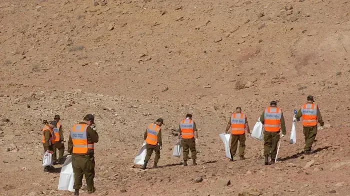 חיפושים אחר שרידי הגופות של הטייס והנווט שנהרגו שהתרסקות מטוס קרב, נובמבר 2010