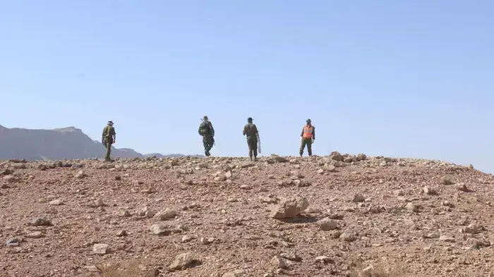 חיפושים אחר שרידי הגופות של הטייס והנווט שנהרגו שהתרסקות מטוס קרב, נובמבר 2010