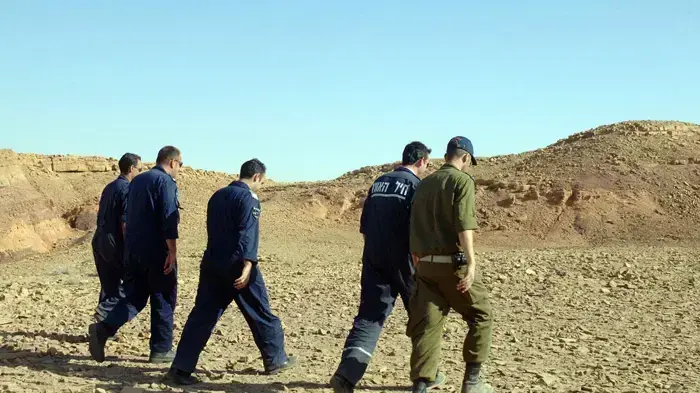 חיפושים אחר שרידי הגופות של הטייס והנווט שנהרגו שהתרסקות מטוס קרב, נובמבר 2010