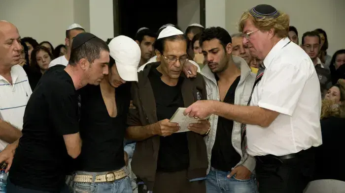 הלווית נטלי ורוני אלוני שנרצחו על ידי אמם, מיכל אלוני, נובמבר 2010