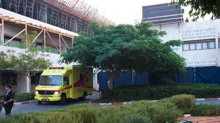 ניידת טיפול נמרץ בה הובל אריאל שרון לחוות השקמים ניידת טיפול נמרץ בה הובל אריאל שרון לחוות השקמים