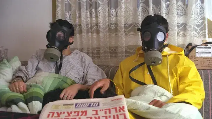 משפחה בחדר האטום במהלך אזעקה, ינואר 1991