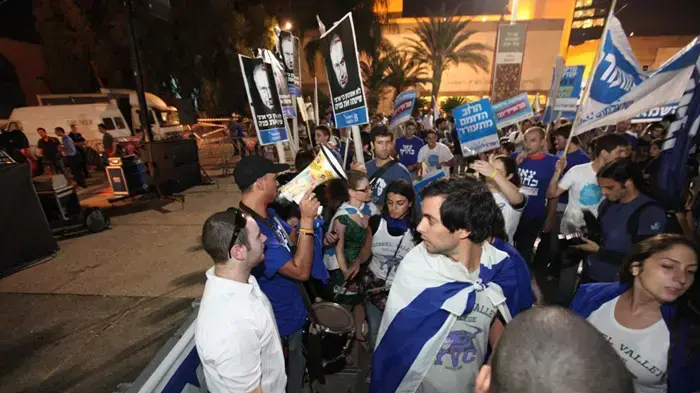 הפגנת סטודנטים נגד חוק האברכים בתל אביב, נובמבר 2010