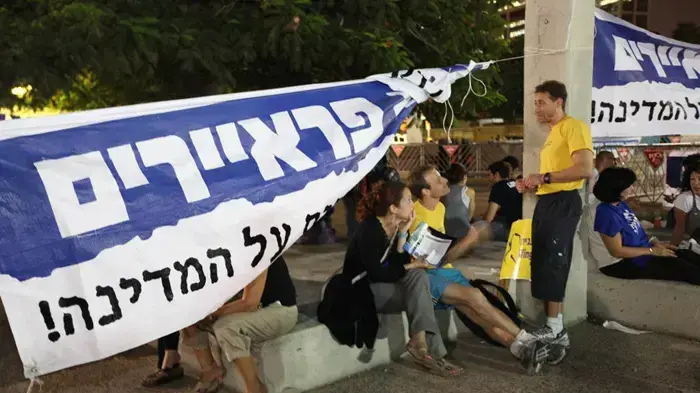 הפגנת סטודנטים נגד חוק האברכים בתל אביב, נובמבר 2010