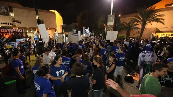 הפגנת סטודנטים נגד חוק האברכים בתל אביב, נובמבר 2010