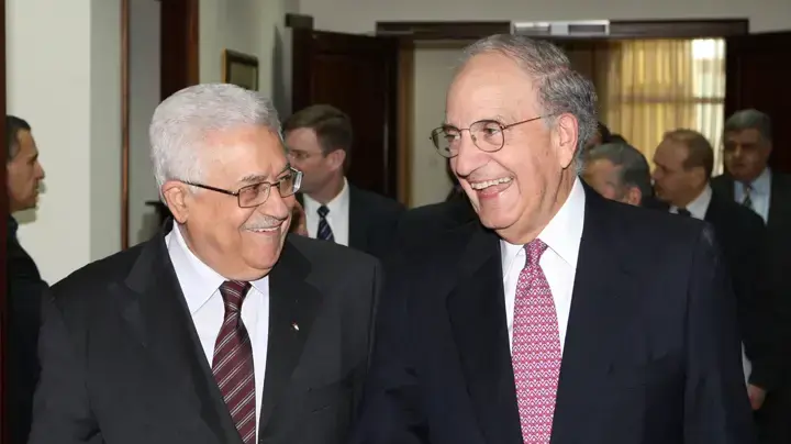 אבו מאזן וג'ורג' מיטשל מחויכים אבו מאזן וג'ורג' מיטשל מחויכים