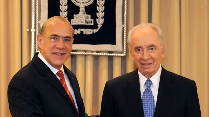 נשיא המדינה שמעון פרס בפגישה עם מזכ"ל ה-OECD אנחל גורייה, נובמבר 2010