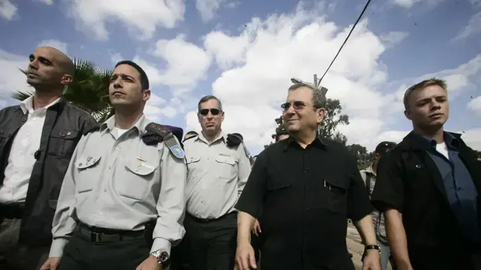 שר הביטחון אהוד ברק בביקור בבסיס תל השומר בגיוס נובמבר לגולני, נובמבר 2010