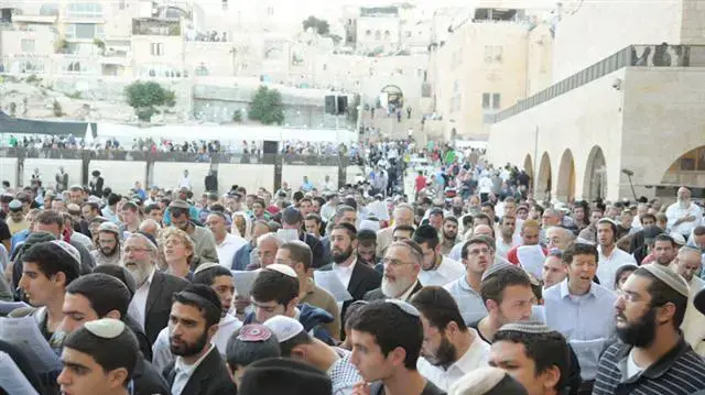 תפילה המונית למען הגשם בכותל, נובמבר 2010              