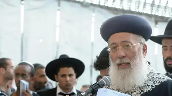 הרב שלמה עמאר בתפילה המונית למען הגשם בכותל, נובמבר 2010