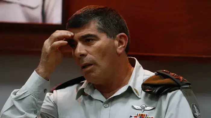 הרמטכ"ל גבי אשכנזי בגיוס תותחנים ופיקוד העורף בבסיס מיט"ב, נובמבר 2010 הרמטכ"ל גבי אשכנזי בגיוס תותחנים ופיקוד העורף בבסיס מיט"ב, נובמבר 2010