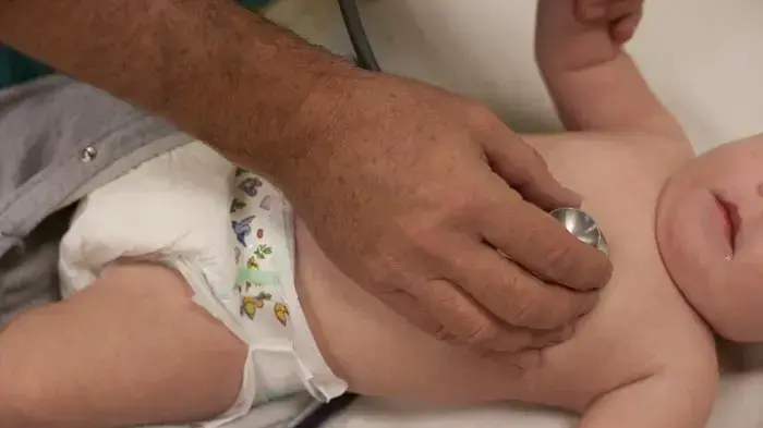 אילוסטרציה: תינוק בבדיקה רפואית אילוסטרציה: תינוק בבדיקה רפואית