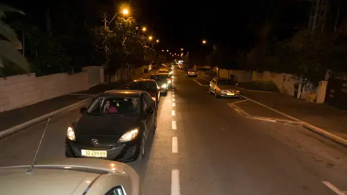 תושבי שכונת דניה בחיפה מפונים בעקבות שריפת הענק ביערות הכרמל, דצמבר 2010 תושבי שכונת דניה בחיפה מפונים בעקבות שריפת הענק ביערות הכרמל, דצמבר 2010