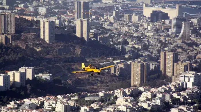 מטוס כיבוי בשמי חיפה בעקבות שריפת הענק ביערות הכרמל, דצמבר 2010