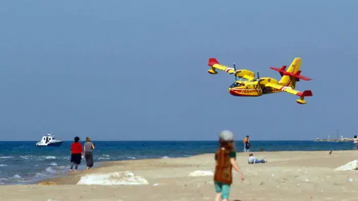 מטוסי כיבוי מרחבי העולם עוזרים בכיבוי שריפת הענק בכרמל, דצמבר 2010