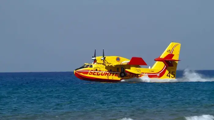 מטוסי כיבוי מרחבי העולם עוזרים בכיבוי שריפת הענק בכרמל, דצמבר 2010