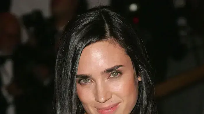 ג'ניפר קונלי בשמלה מיוחדת ב-2005