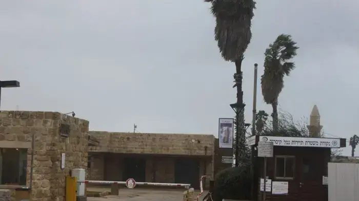 קריסת קיר במזח בקיסריה, הסופה הראשונה של החורף, דצמבר 2010          