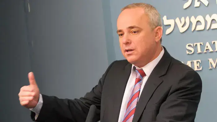 שר האוצר, יובל שטייניץ, במסיבת עיתונאים על הרכבת הקלה בתל אביב, דצמבר 2010