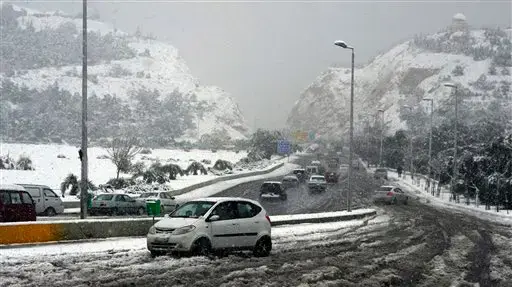 כבישים מכוסים שלג בדמשק בירת סוריה כבישים מכוסים שלג בדמשק בירת סוריה