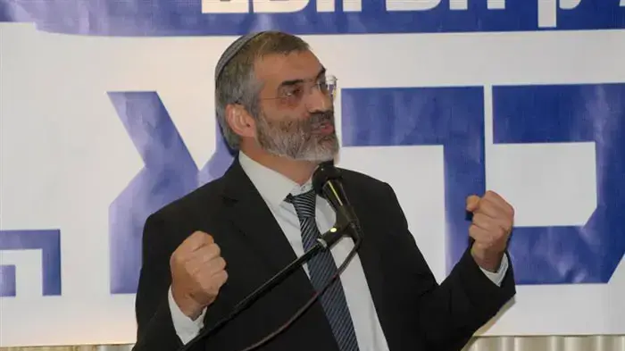 מיכאל בן ארי באירוע לציון 10 שנים לרצח הזוג כהנא