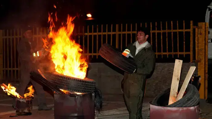עובדי מפעל יוניוויל מתבצרים במפעל, דצמבר 2010