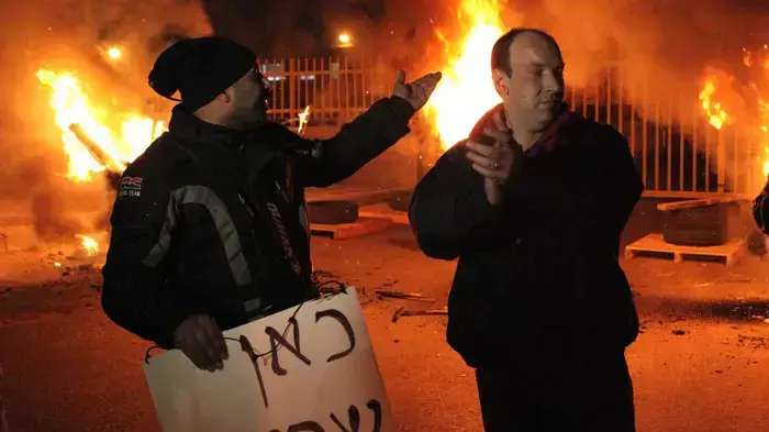 עובדי מפעל יוניוויל מתבצרים במפעל, דצמבר 2010