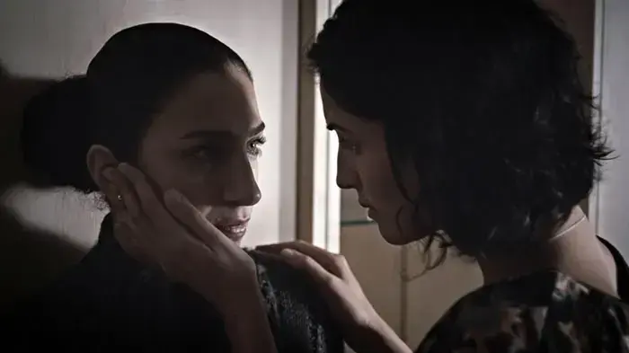 קלרה חורי ונטלי עטיה בסרט "אודם" קלרה חורי ונטלי עטיה בסרט "אודם"