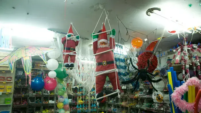 הכנות לחג המולד בתל אביב, דצמבר 2010
