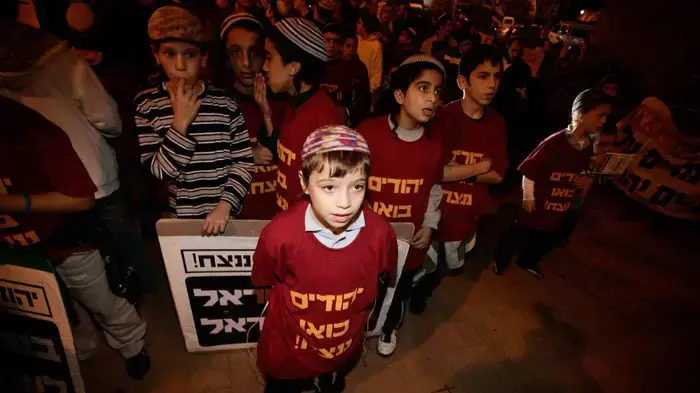 הפגנה בבת ים בתמיכה למכתב הרבנים נגד השכרת ומכירת דירות לערבית, דצמבר 2010