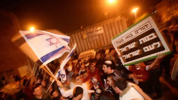 הפגנה בבת ים בתמיכה למכתב הרבנים נגד השכרת ומכירת דירות לערבית, דצמבר 2010