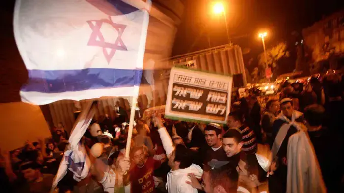 הפגנה בבת ים בתמיכה למכתב הרבנים נגד השכרת ומכירת דירות לערבית, דצמבר 2010