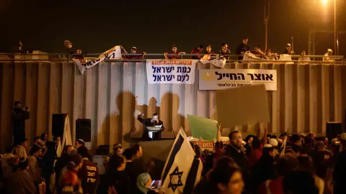 הפגנה בבת ים בתמיכה למכתב הרבנים נגד השכרת ומכירת דירות לערבית, דצמבר 2010